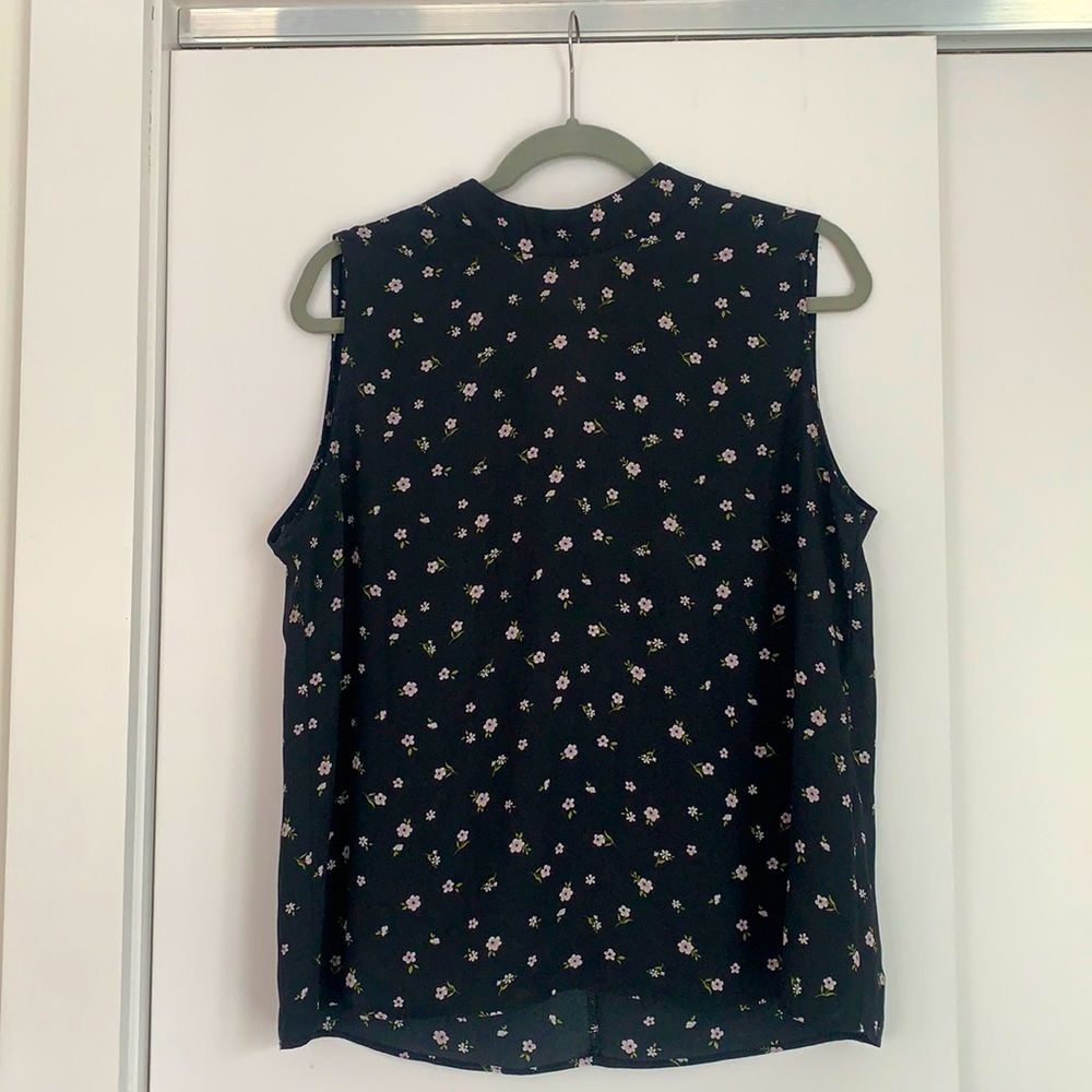 Alice Blue women’s size L floral navy sleeveless blouse with button up neck